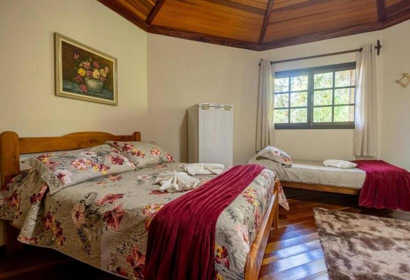 اتاق استاندارد سه تخته با چشمانداز باغ, Pousada 3 Pinheiros A 400m Do Museu Automotivo Carde