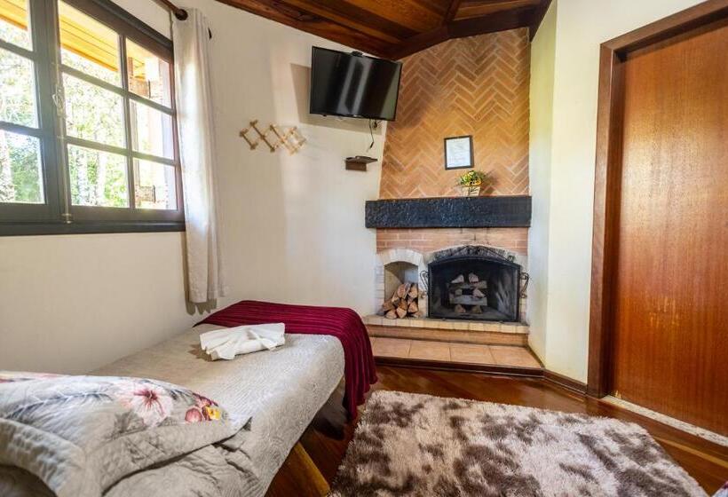 اتاق استاندارد سه تخته با چشمانداز باغ, Pousada 3 Pinheiros A 400m Do Museu Automotivo Carde