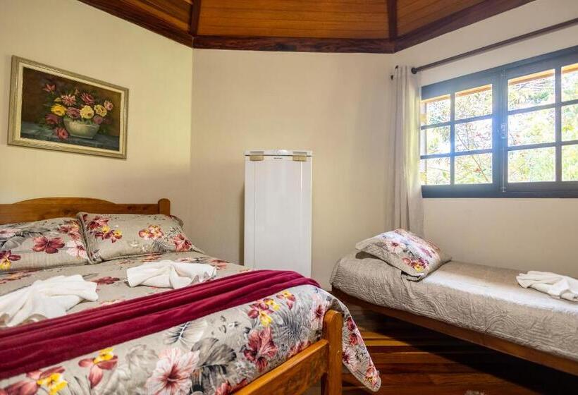 اتاق استاندارد سه تخته با چشمانداز باغ, Pousada 3 Pinheiros A 400m Do Museu Automotivo Carde