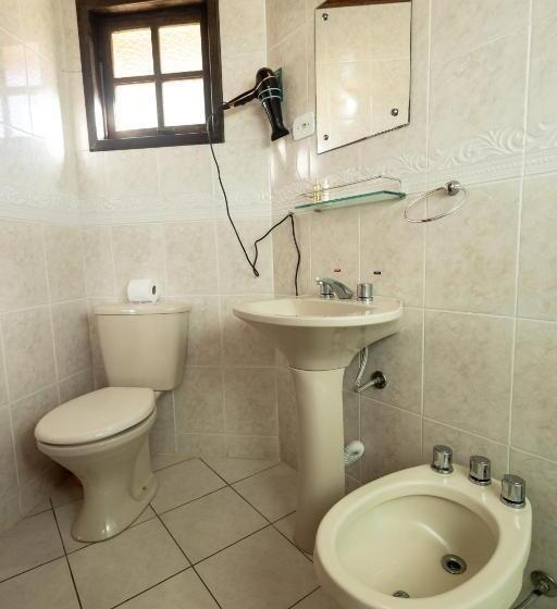 اتاق استاندارد سه تخته با چشمانداز باغ, Pousada 3 Pinheiros A 400m Do Museu Automotivo Carde