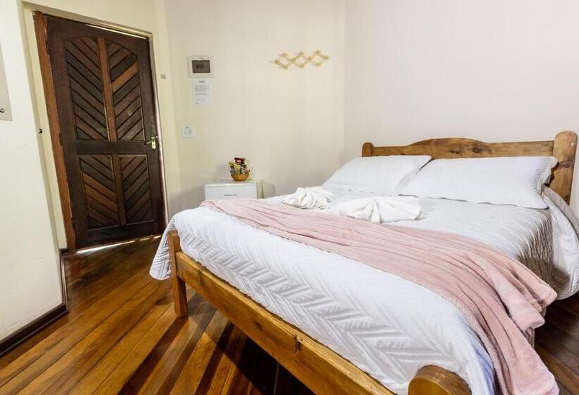 اتاق استاندارد چهارنفره با چشمانداز باغ, Pousada 3 Pinheiros A 400m Do Museu Automotivo Carde