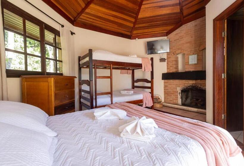 اتاق استاندارد چهارنفره با چشمانداز باغ, Pousada 3 Pinheiros A 400m Do Museu Automotivo Carde