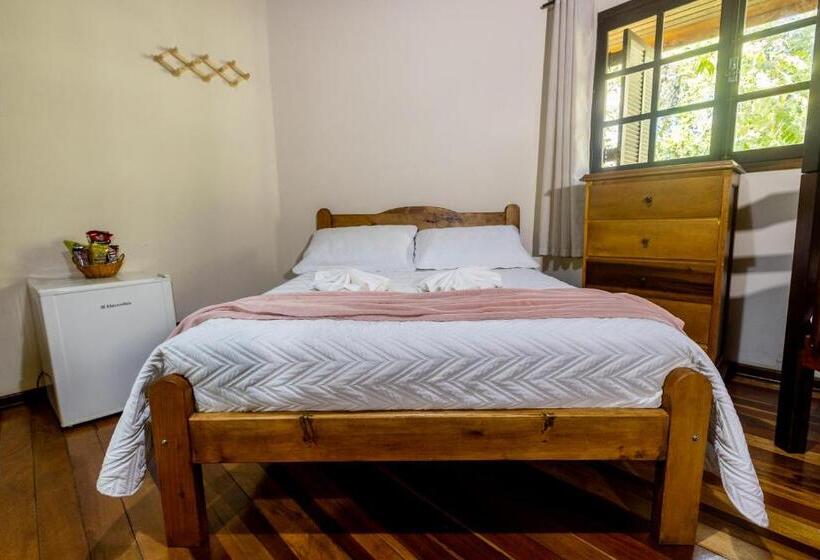 اتاق استاندارد چهارنفره با چشمانداز باغ, Pousada 3 Pinheiros A 400m Do Museu Automotivo Carde