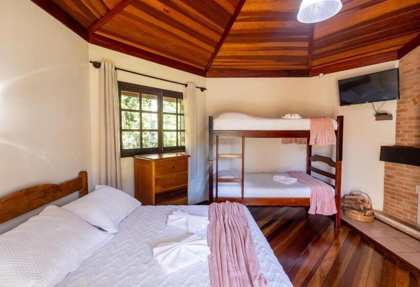 اتاق استاندارد چهارنفره با چشمانداز باغ, Pousada 3 Pinheiros A 400m Do Museu Automotivo Carde