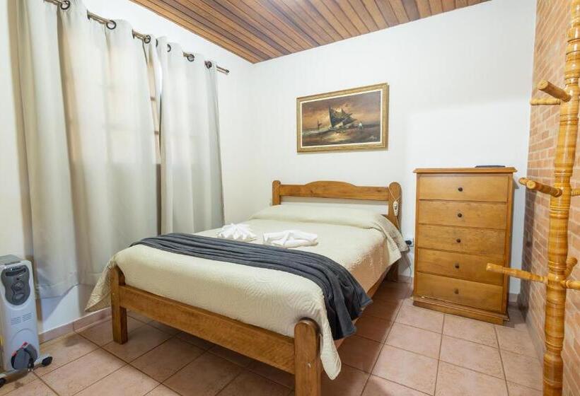 اتاق خانوادگی با چشمانداز کوه, Pousada 3 Pinheiros A 400m Do Museu Automotivo Carde