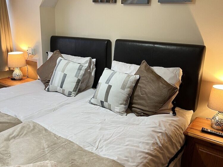 스탠다드 룸, The Singlecote