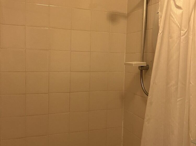 스탠다드 룸, The Singlecote