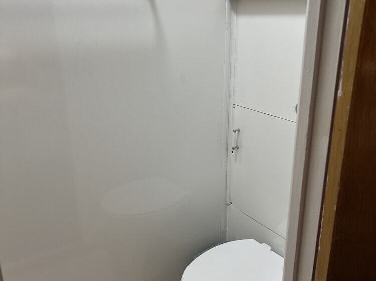 스탠다드 룸, The Singlecote