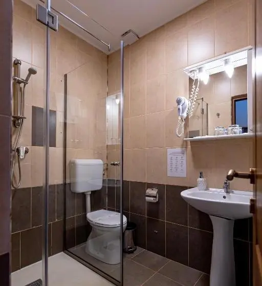اتاق استاندارد سه نفره, Pension Bella Vista