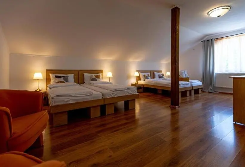 اتاق استاندارد سه نفره, Pension Bella Vista