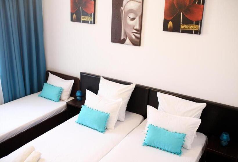 غرفة قياسية ثلاثية, Pension Iory`s