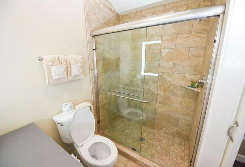 Люкс с Балконом, Waterside Suites And Marina