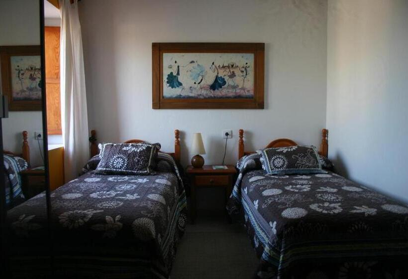 غرفة قياسية ثلاثية, Hostal El Asturiano