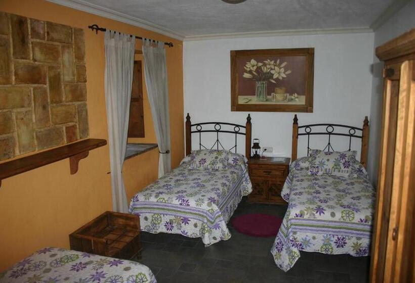 غرفة قياسية ثلاثية, Hostal El Asturiano