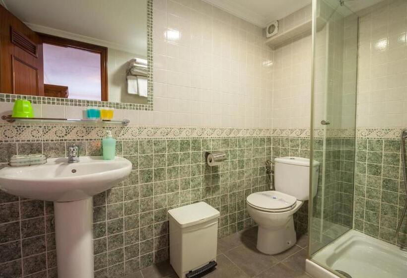 スタンダードトリプルルーム, Hostal El Asturiano