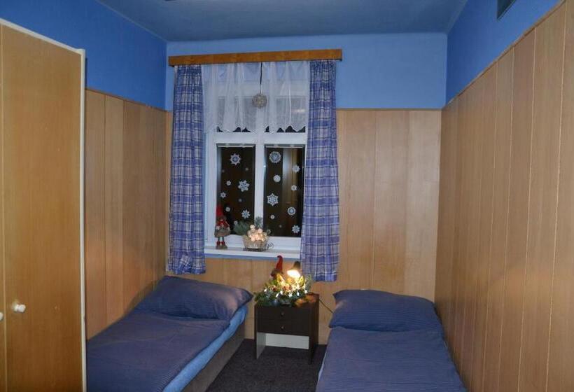 Orta Banyolu Üç Kişilik Standart Oda, Hostel Fortuna