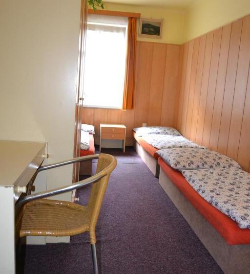 Orta Banyolu Üç Kişilik Standart Oda, Hostel Fortuna