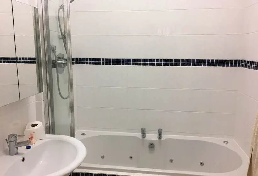スタンダード４人部屋, The Grosvenor House