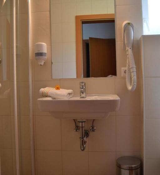 חדר סטנדרט לשלושה, Pension Karawankenblick