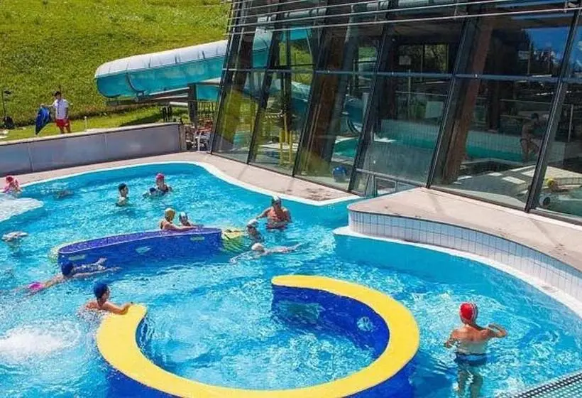 اتاق خانوادگی با چشم‌انداز باغ, Residence Villa Stella