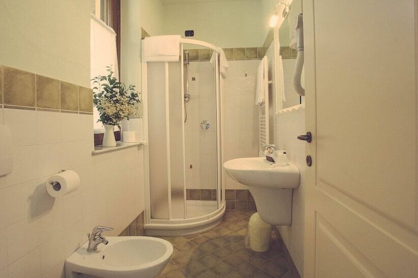 غرفة قياسية ثلاثية, Casa Ressia