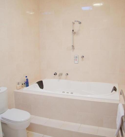 דירת שני חדרים, Holly Lane Mews