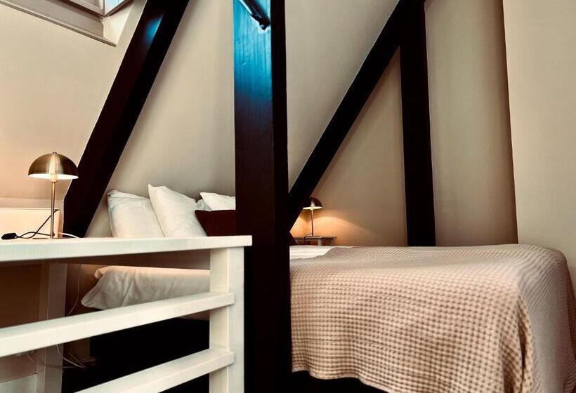 Классический Номер, Het Oude Raadhuis