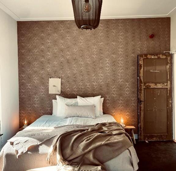 Номер Deluxe, Het Oude Raadhuis