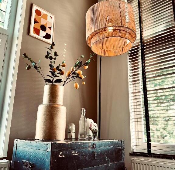 Номер Deluxe, Het Oude Raadhuis