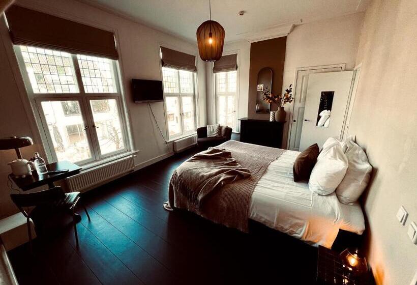 Номер Deluxe, Het Oude Raadhuis