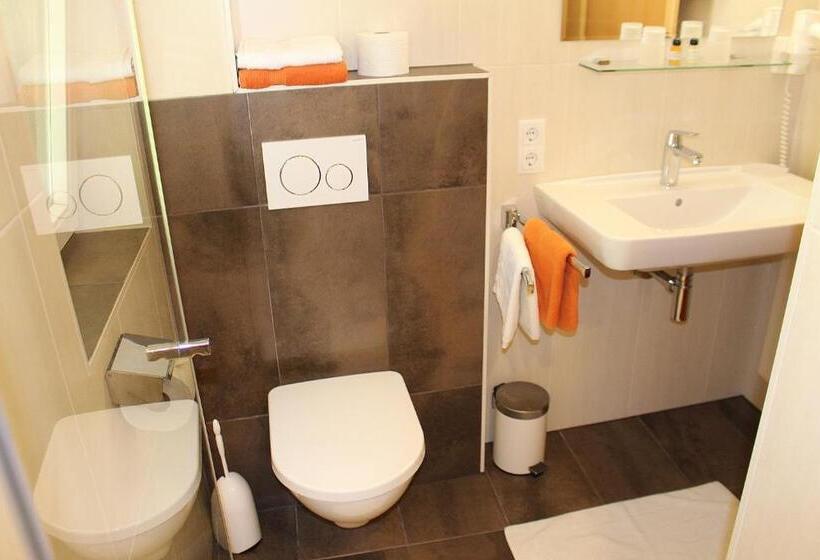 شقة غرفة واحدة, Haus Gisela