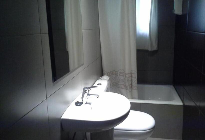 Трехместный Номер Стандарт Совместная Ванная, Pensión Lacasta