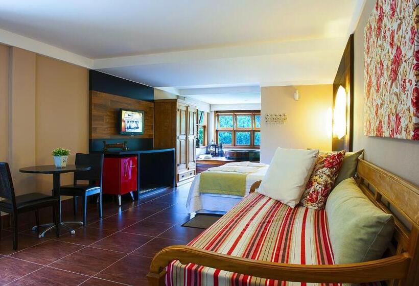 Quarto Deluxe com Sacada, Pousada Dos Pinhos