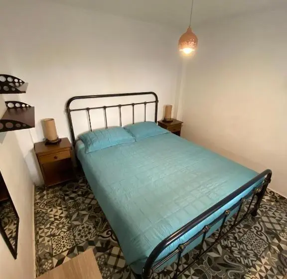اتاق استاندارد با سرویس بهداشتی مشترک, Rey Lagarto Hostel