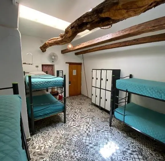 اتاق خانوادگی, Rey Lagarto Hostel