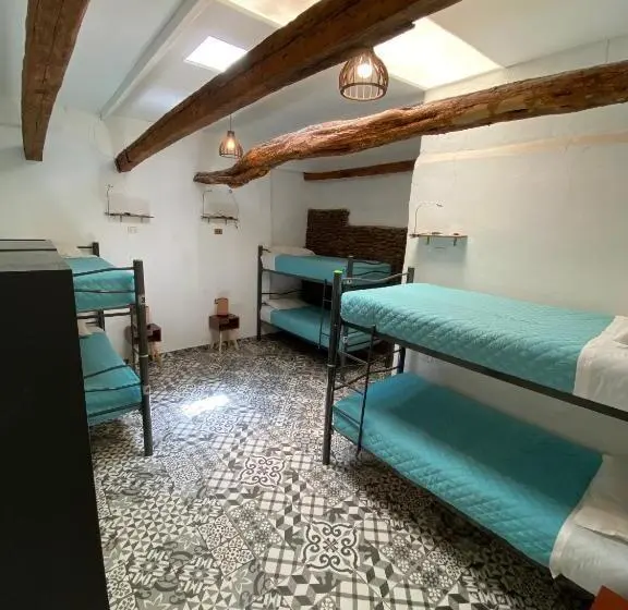 اتاق خانوادگی, Rey Lagarto Hostel