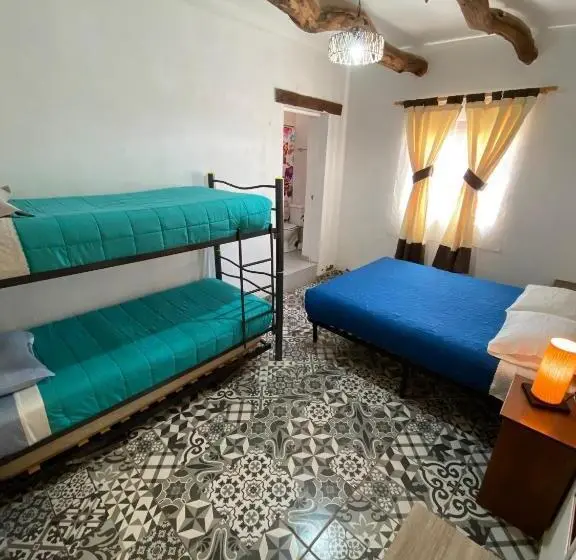 اتاق استاندارد چهار تخته, Rey Lagarto Hostel
