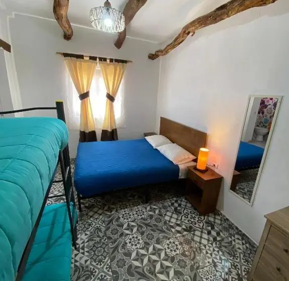 اتاق استاندارد چهار تخته, Rey Lagarto Hostel