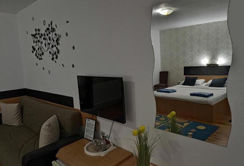 غرفة قياسية ثلاثية مطلة علي الحديقة, Pension Verde