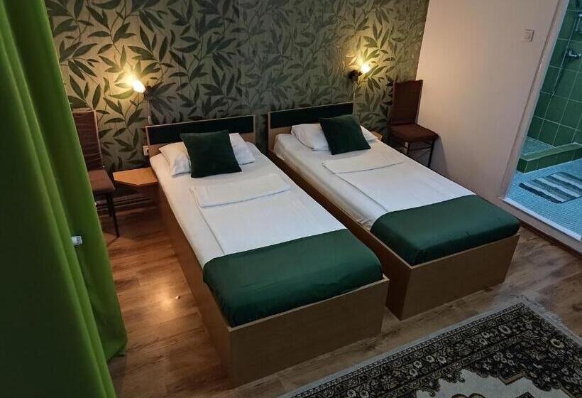 غرفة قياسية ثلاثية مطلة علي الحديقة, Pension Verde