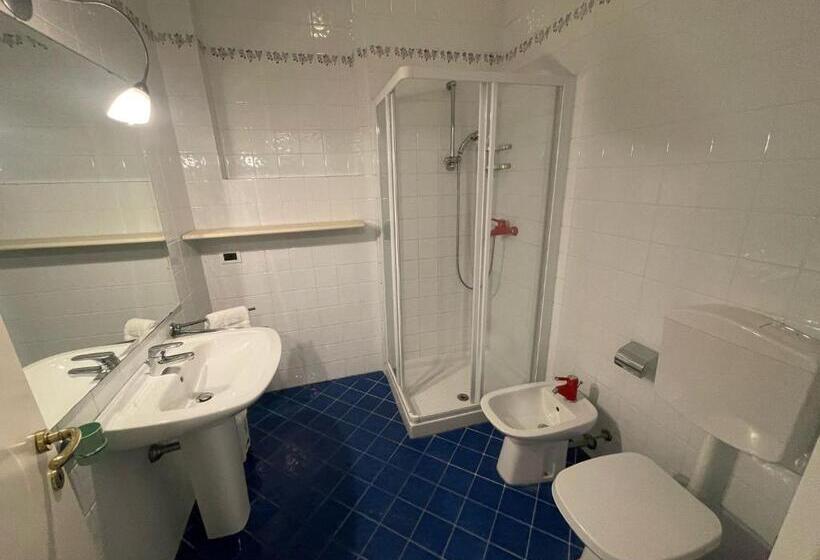 سوییت با چشم‌انداز دریا, Residence Zenith   Agenzia Cocal