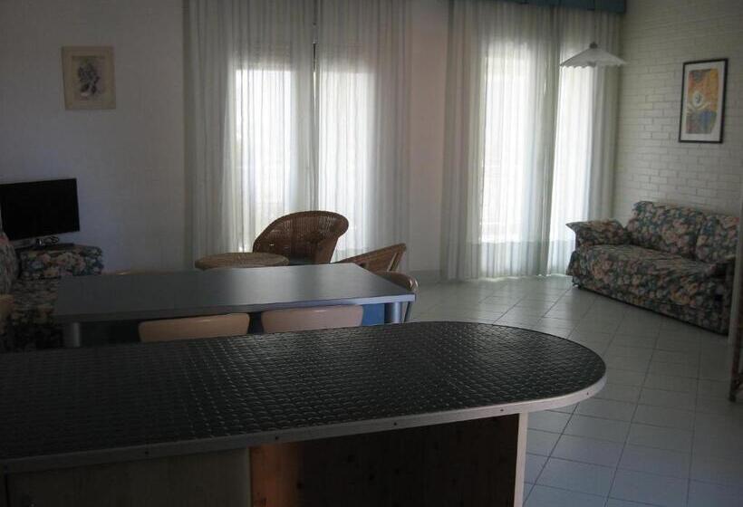 سوییت با چشم‌انداز دریا, Residence Zenith   Agenzia Cocal