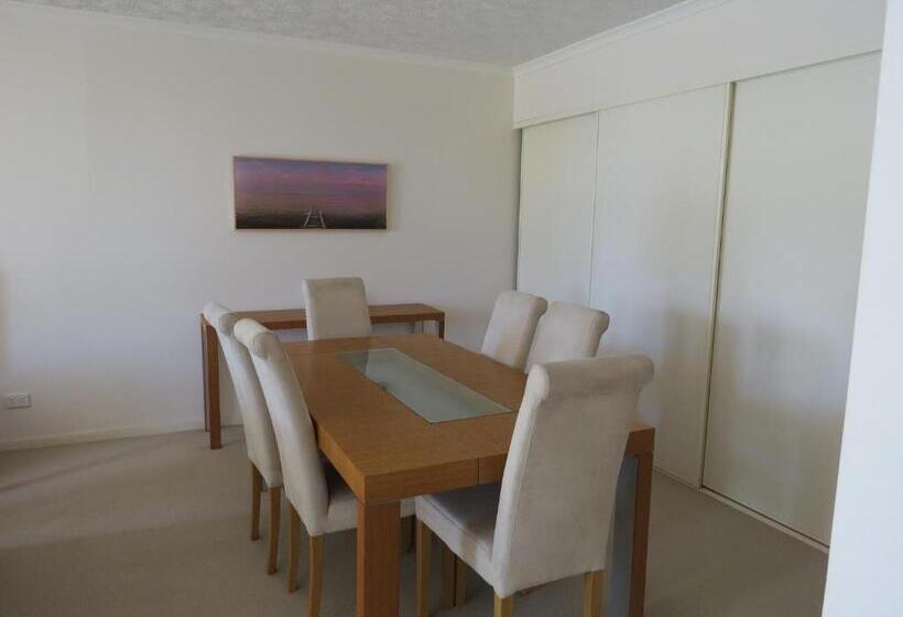 침실 2개 아파트, The Village At Burleigh