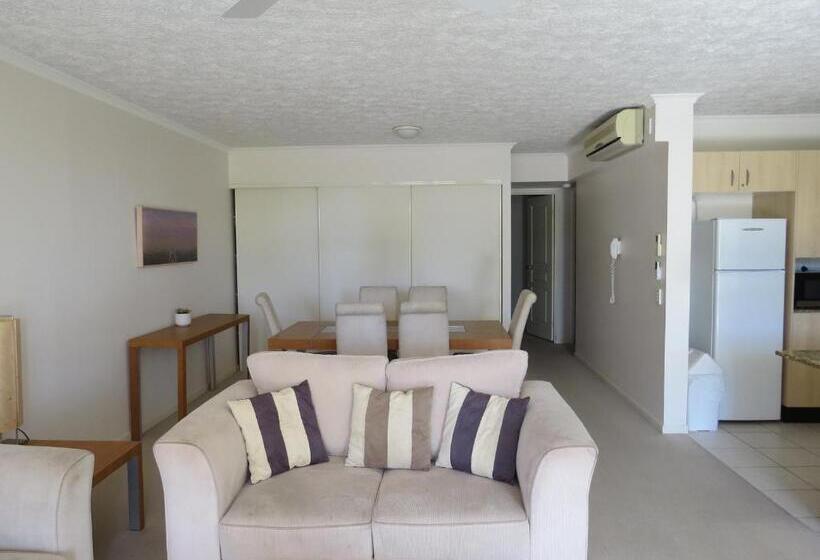 침실 2개 아파트, The Village At Burleigh