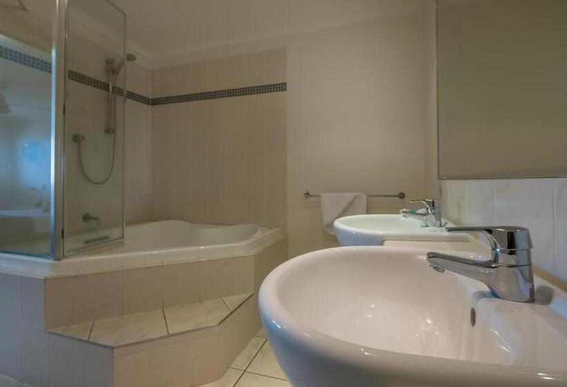 침실 3개 아파트, The Village At Burleigh