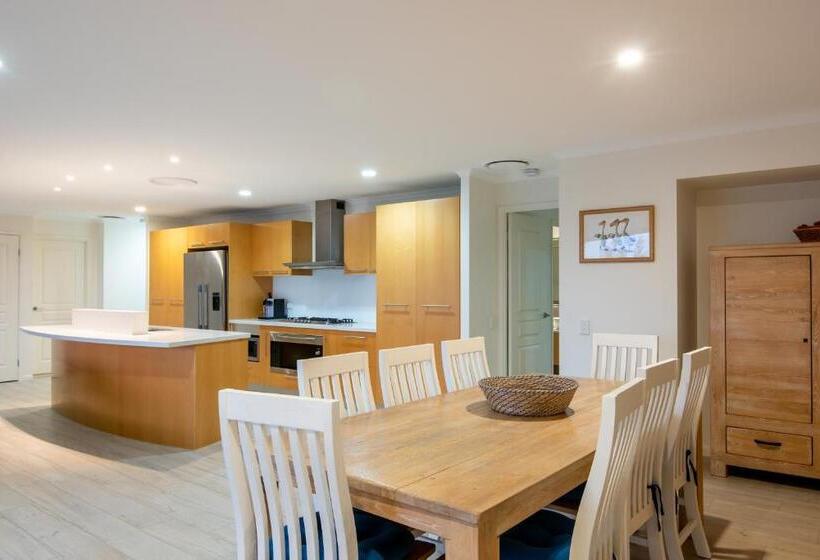 1침실 펜트하우스 아파트, The Village At Burleigh