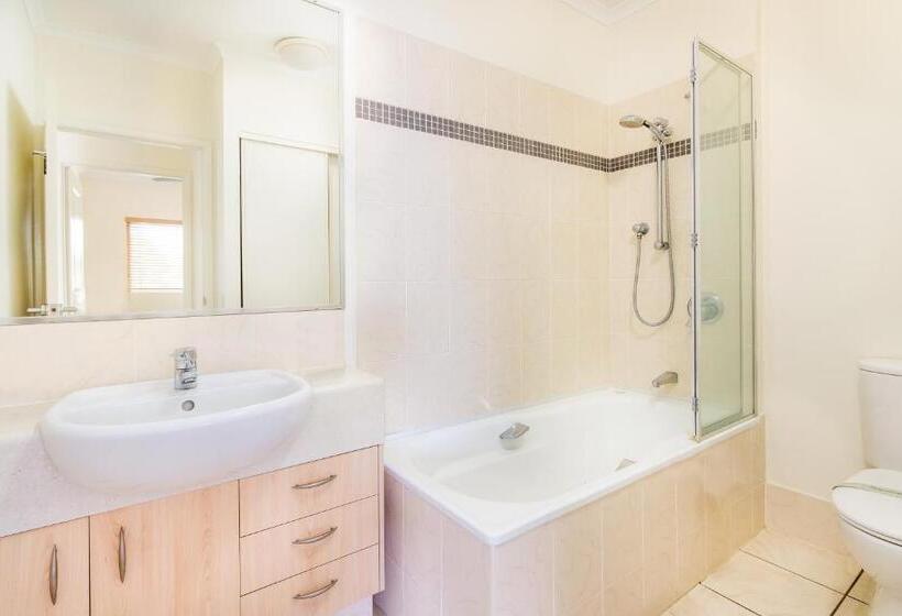 침실 2개 아파트, The Village At Burleigh