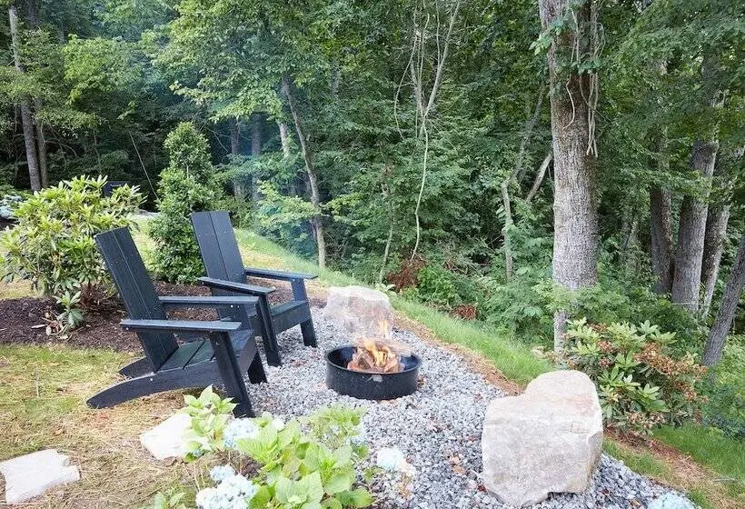 キャビン, Asheville River Cabins