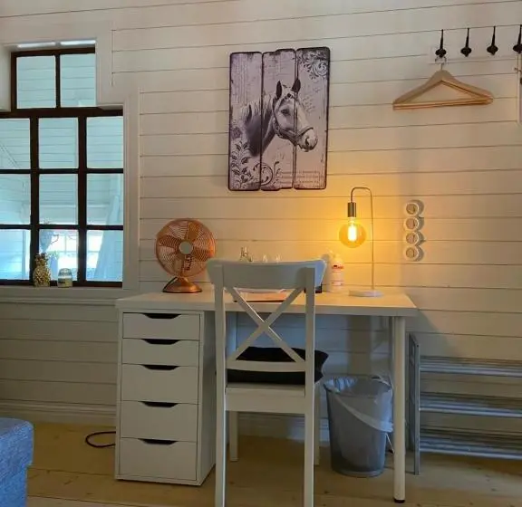 Quarto Familiar, Bashults Gård