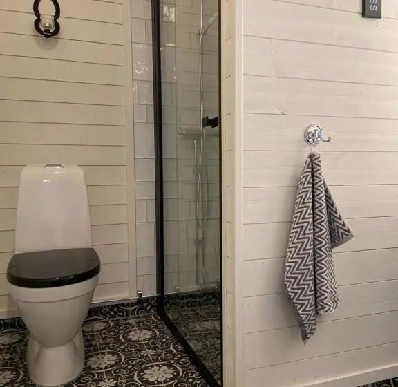 Quarto Familiar, Bashults Gård